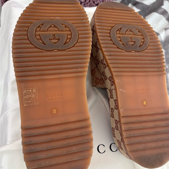 Beautiful & Authentic Tan GUGGI shoes - Picture 3 of 10